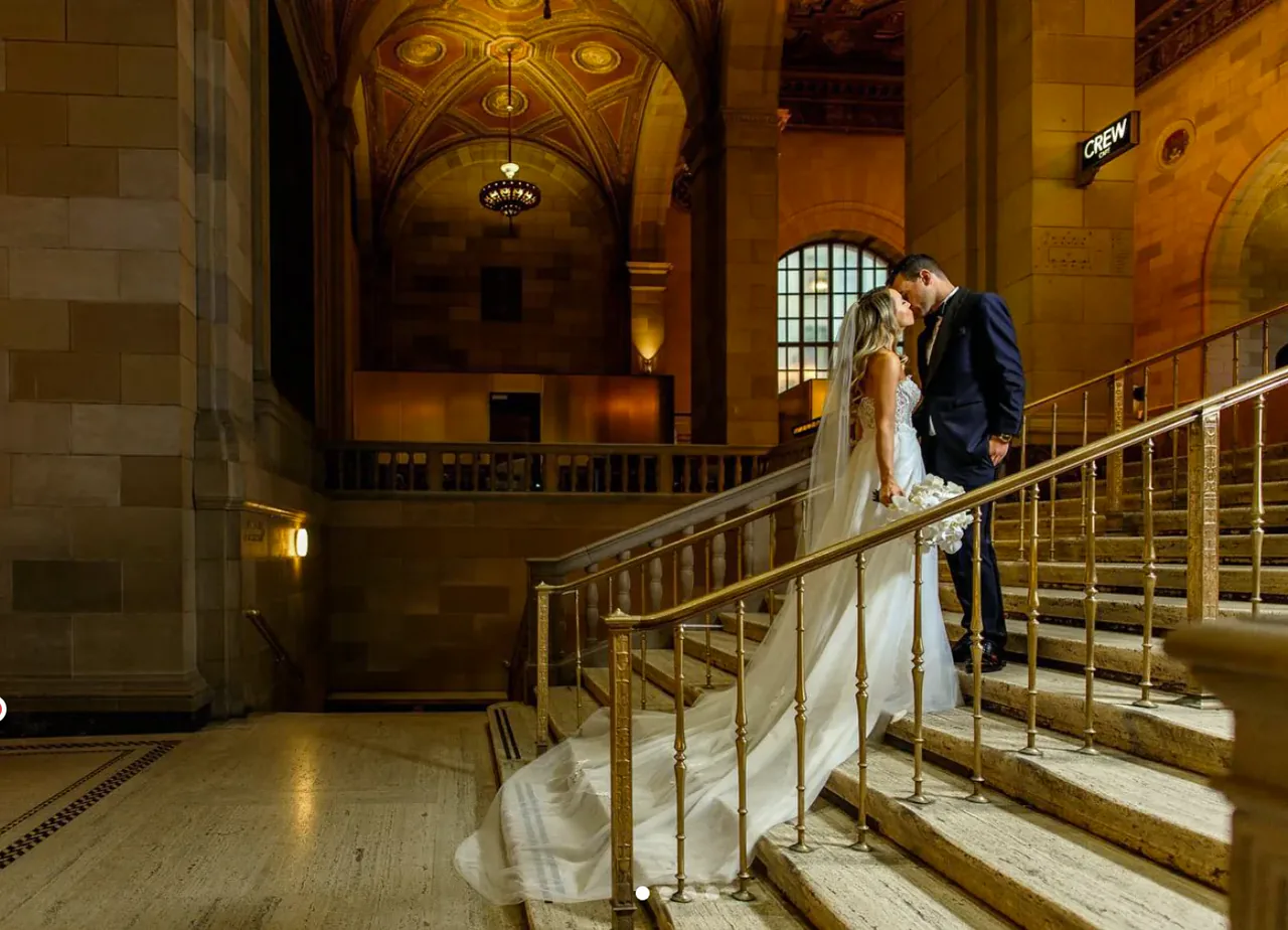 Couple sur l’escalier