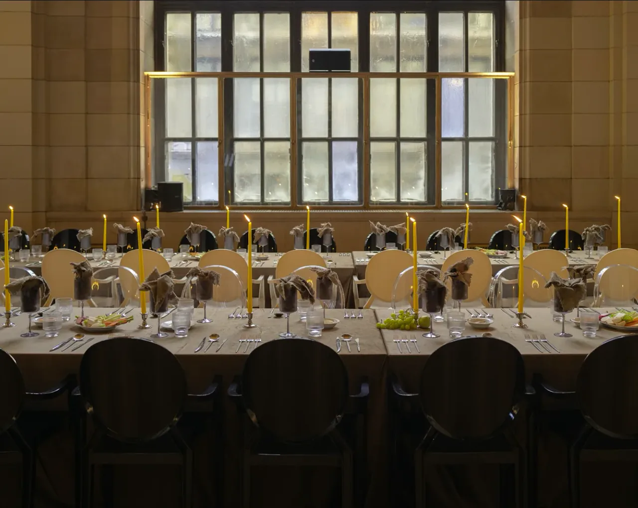 Longue table de banquet